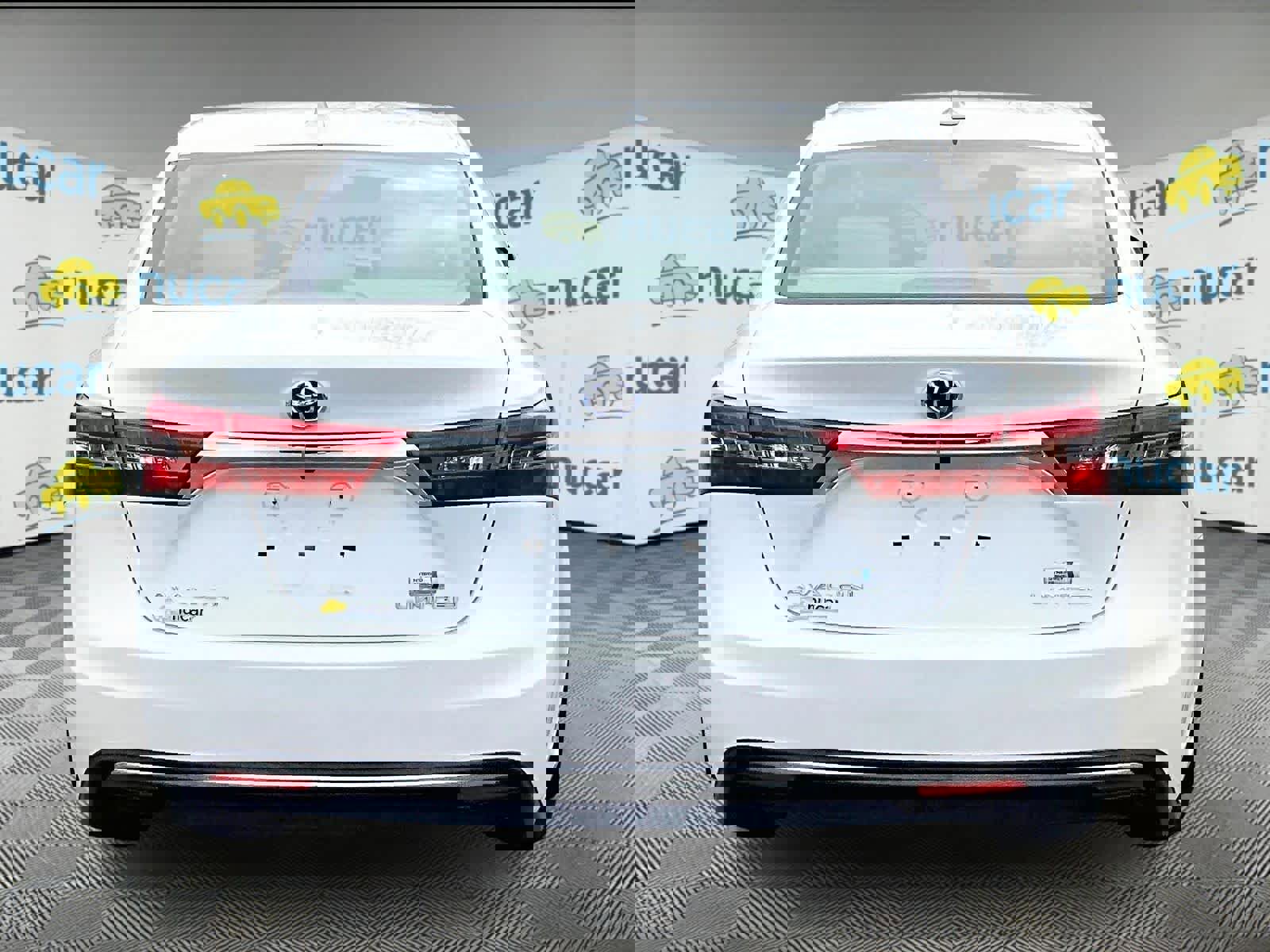 Used 2018 Toyota Avalon Limited image 5