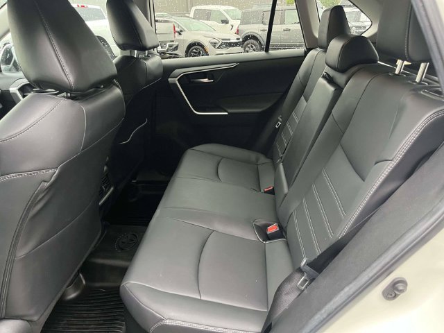 Used 2022 Toyota RAV4 XLE Premium AWD/4WD image 15