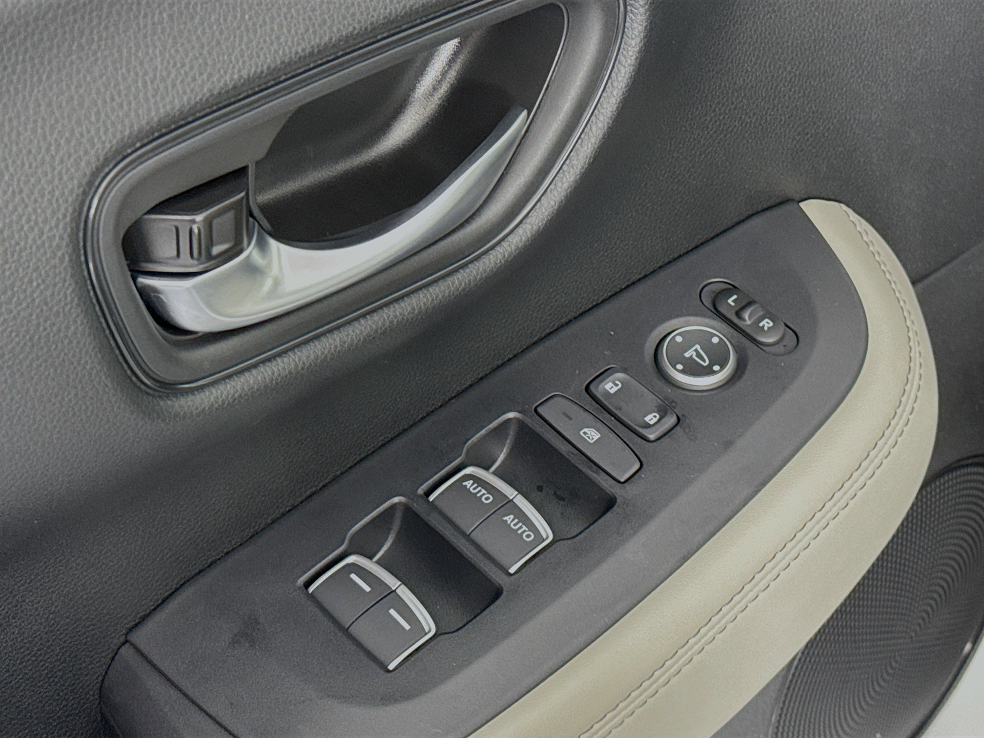 Certified 2025 Honda HR-V EX-L image 17