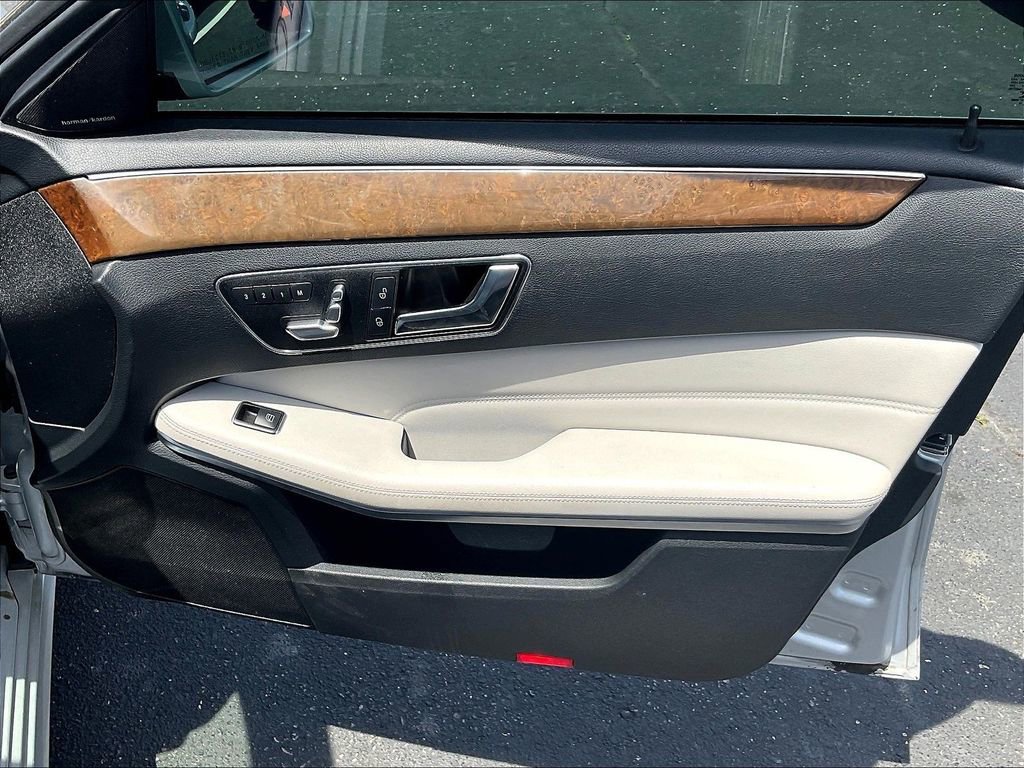 Used 2016 Mercedes-Benz E 350 4MATIC Wagon image 28