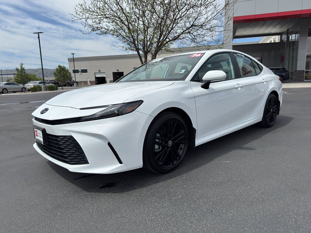 Used 2026 Toyota Camry LE w/ Preferred Package 2 (TMS) FWD image 5