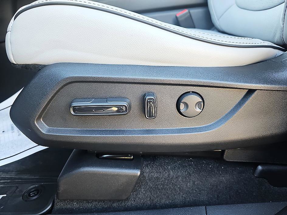 Used 2025 Honda Pilot Elite image 17