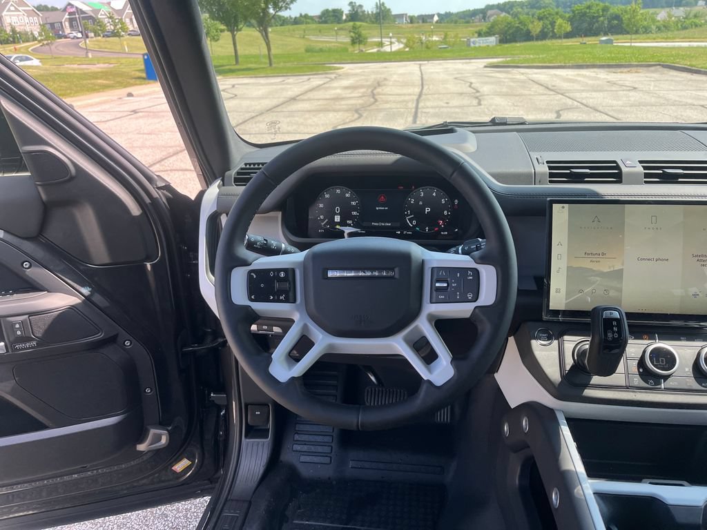 New 2026 Land Rover Defender 110 X-Dynamic SE AWD/4WD image 13