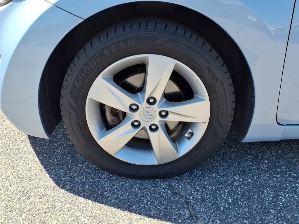 Used 2013 Hyundai Elantra GLS w/ Preferred Pkg image 9