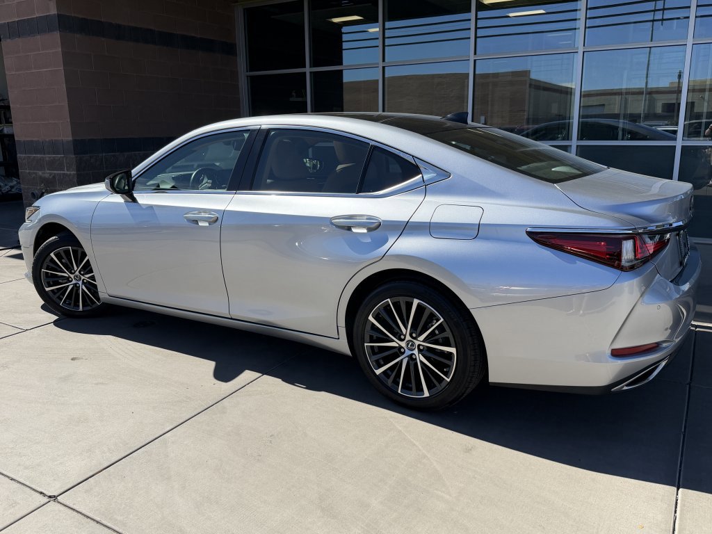 Used 2025 Lexus ES 350 w/ Premium Package image 5