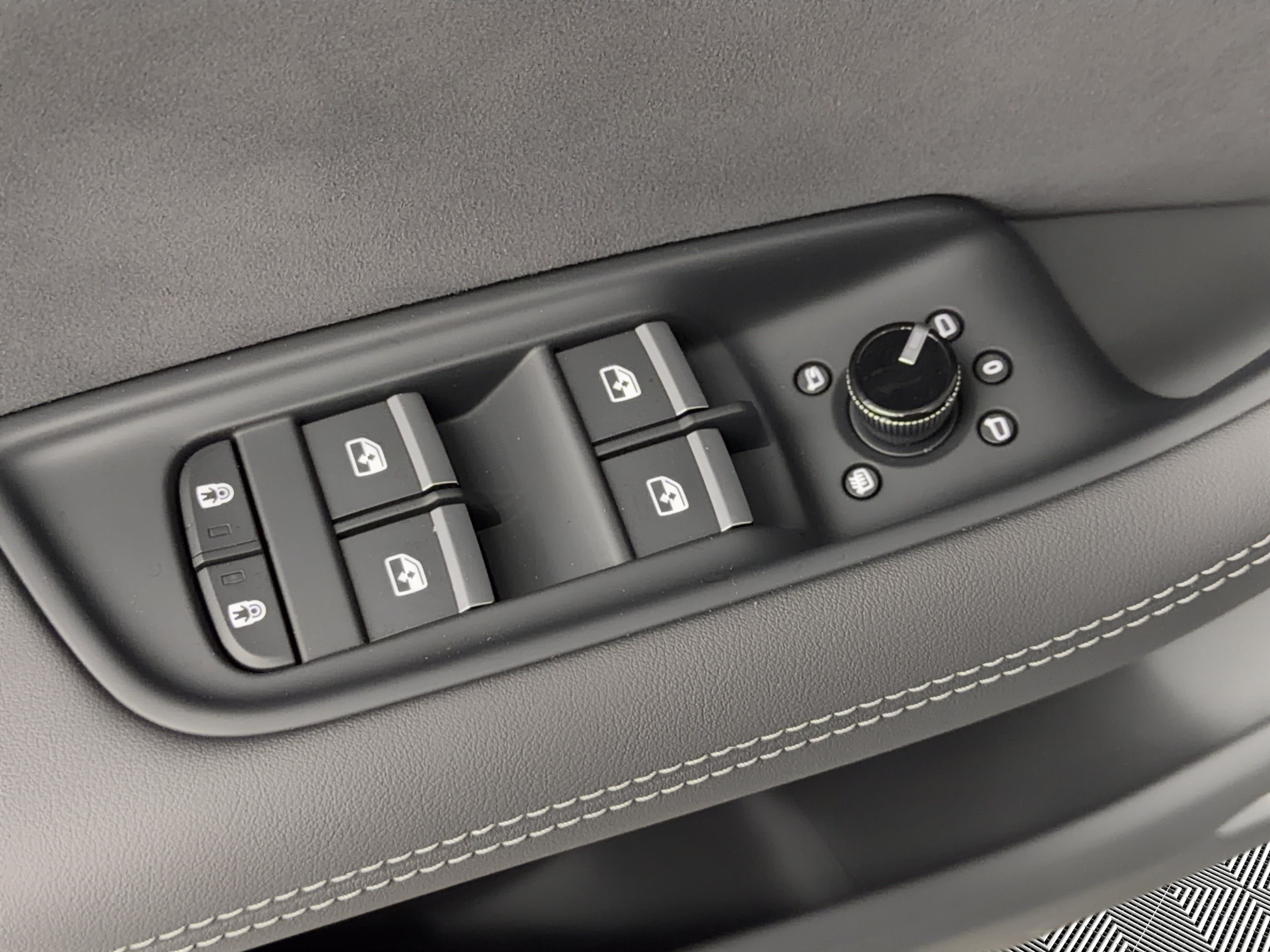 New 2026 Audi SQ7 Premium Plus AWD/4WD image 15
