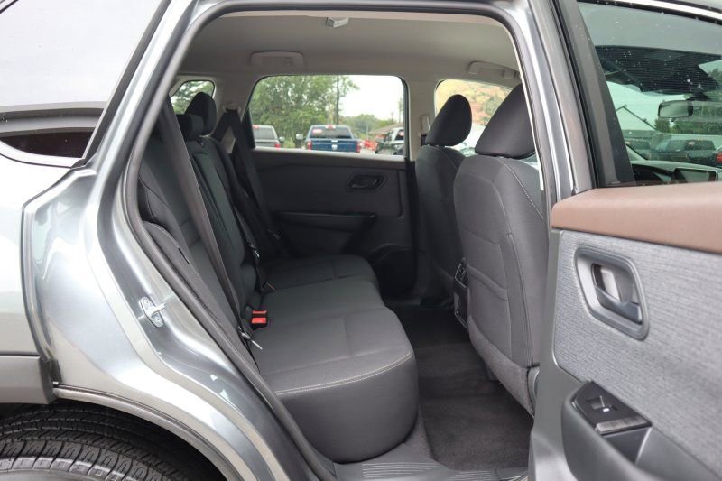 Used 2023 Nissan Rogue S image 18