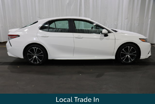 Used 2018 Toyota Camry SE FWD image 2