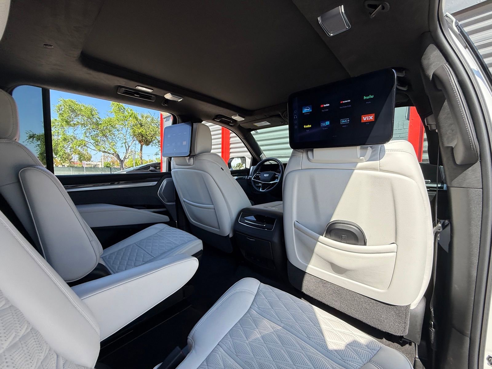 Used 2025 Cadillac Escalade ESV V AWD/4WD image 25