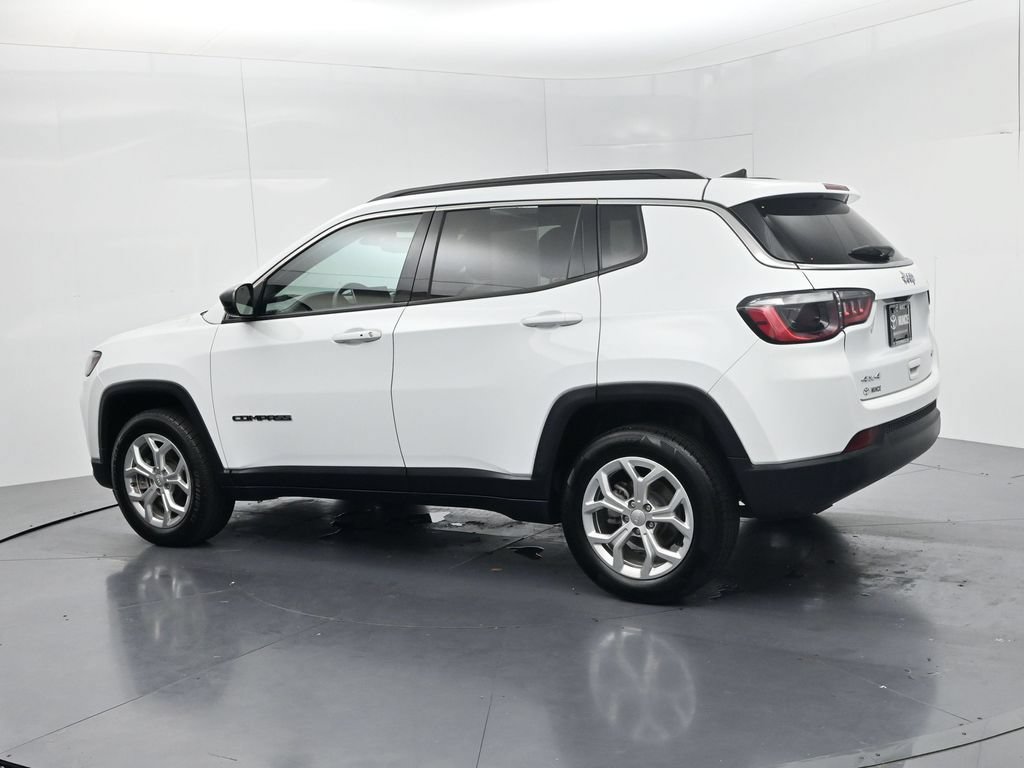 Used 2024 Jeep Compass Latitude AWD/4WD image 5