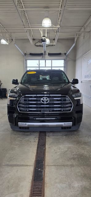 Used 2023 Toyota Sequoia Limited image 38