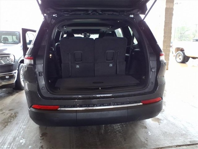 New 2025 Jeep Grand Cherokee L Laredo image 17