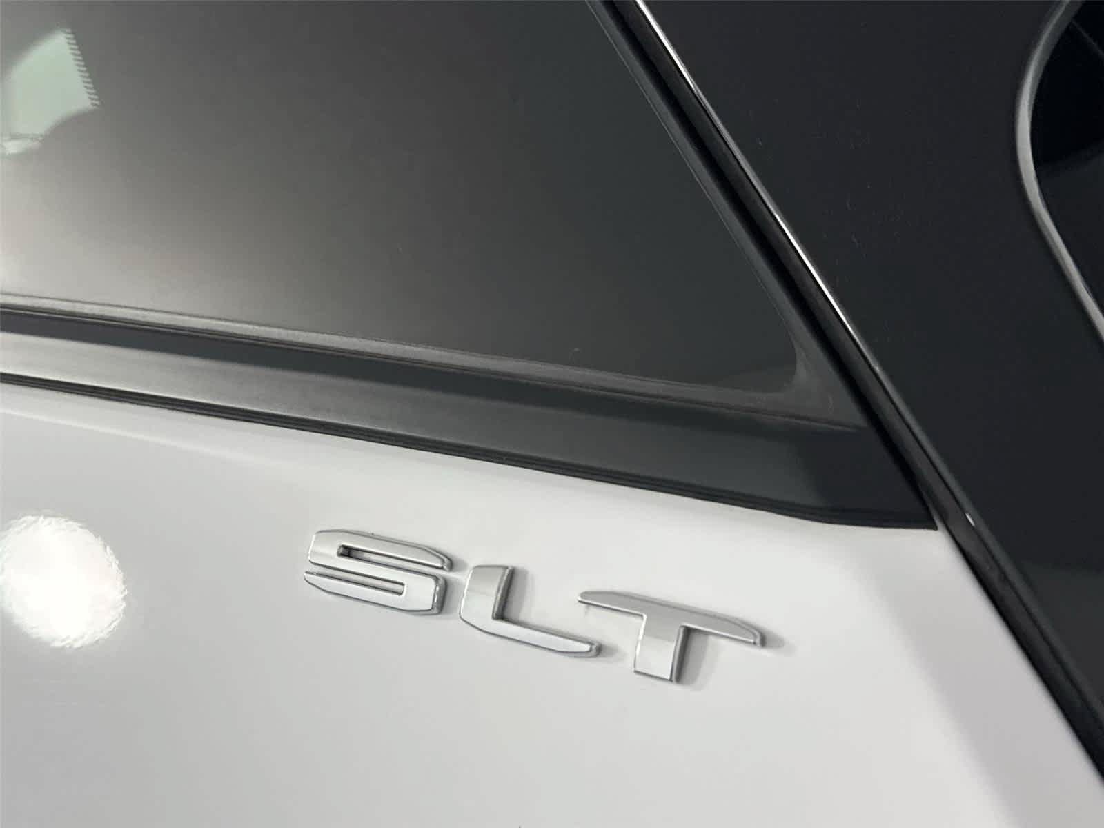 Used 2023 GMC Terrain SLT AWD/4WD image 11