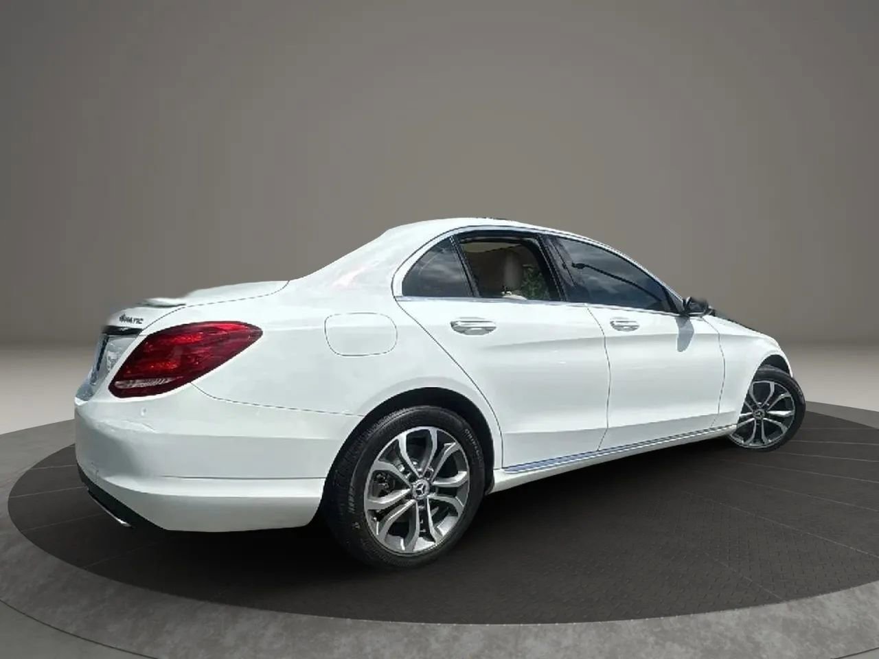 Used 2017 Mercedes-Benz C 300 4MATIC Sedan image 4