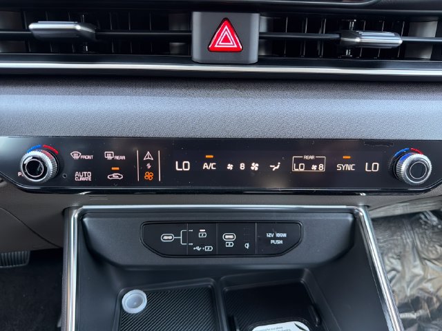 New 2027 Kia Carnival EX FWD image 14