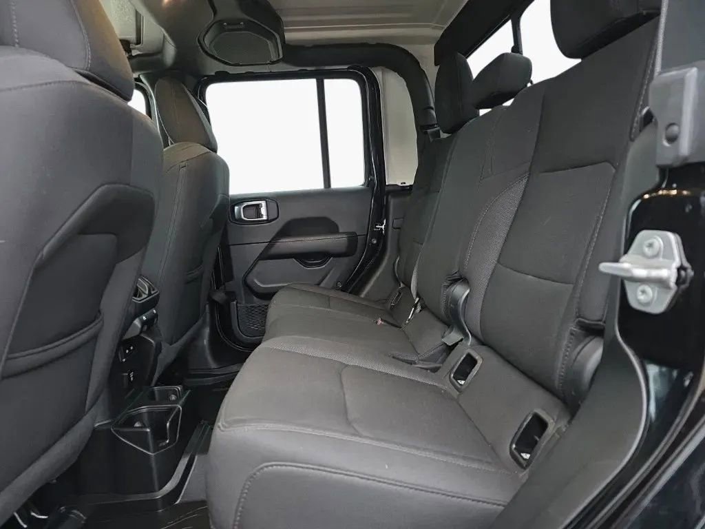 Used 2023 Jeep Gladiator Overland image 17