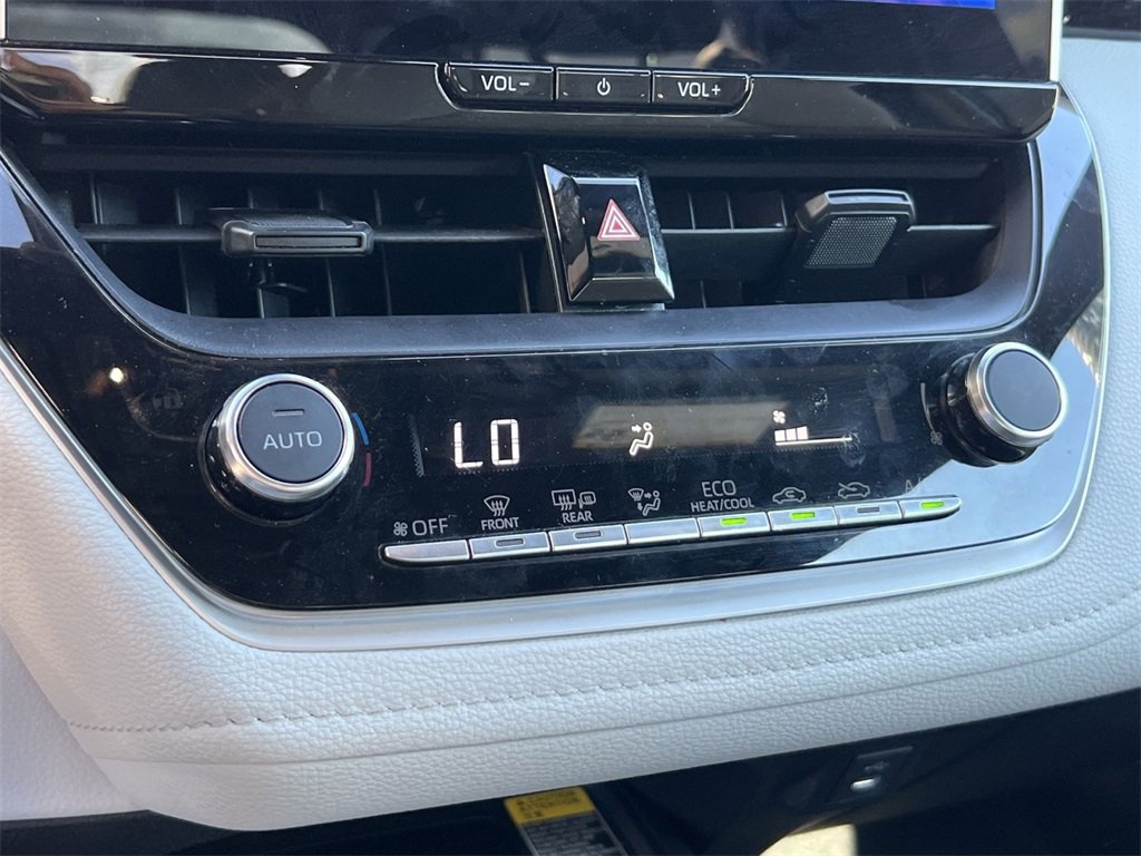 Used 2025 Toyota Corolla SE image 19