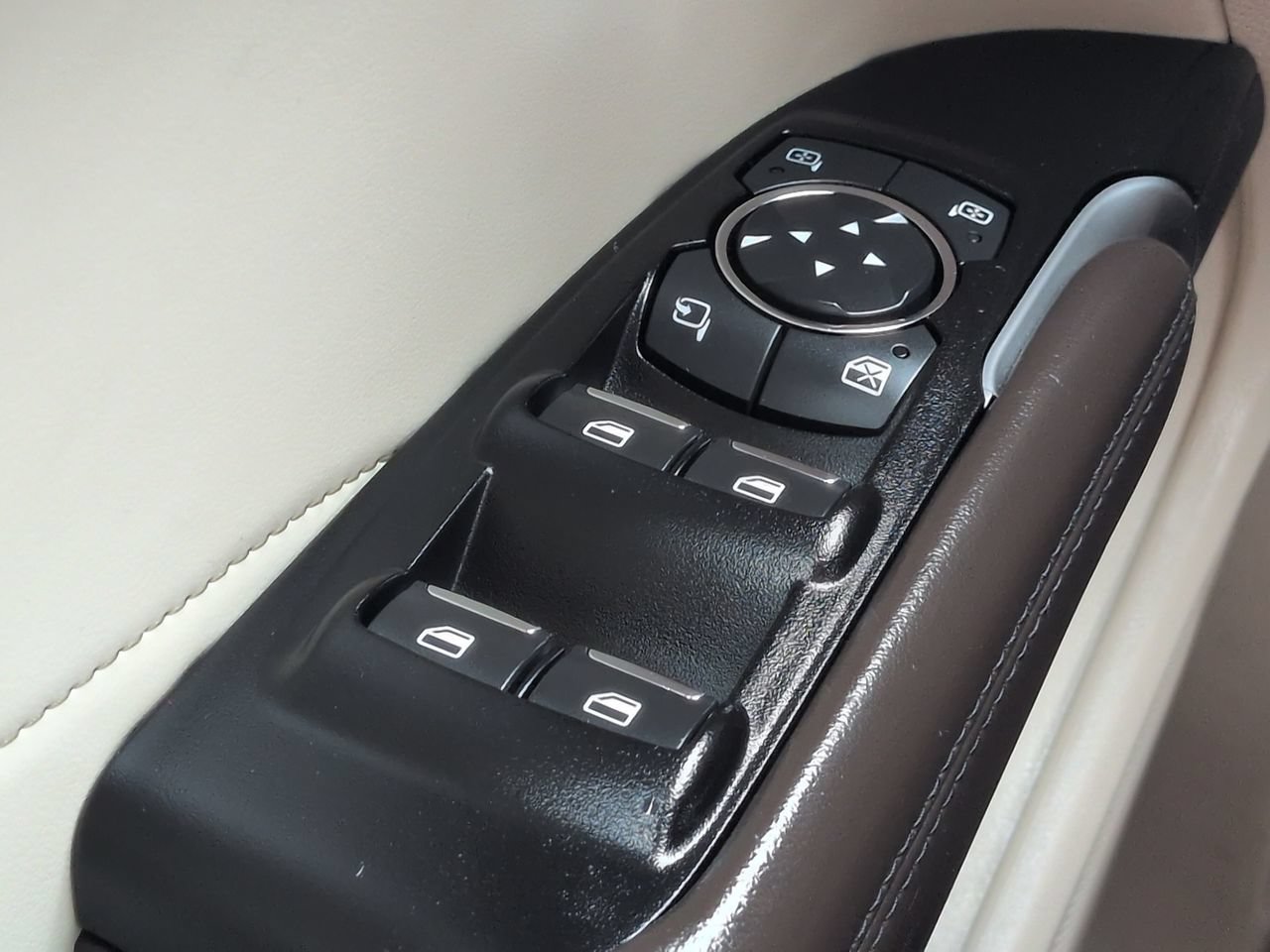 Certified 2019 Lincoln MKC Select w/ Select Plus Package FWD image 22