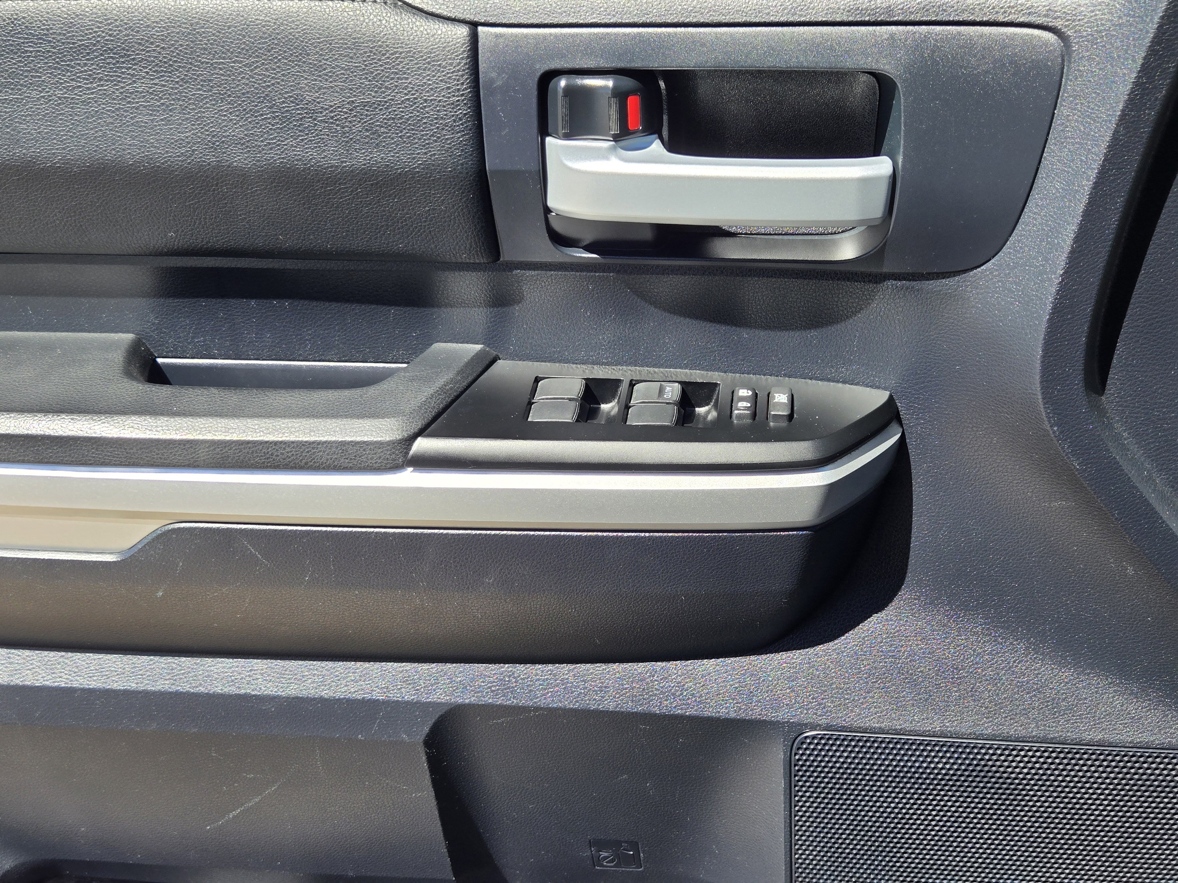 Used 2015 Toyota Tundra SR5 w/ TRD Off Road Package image 7