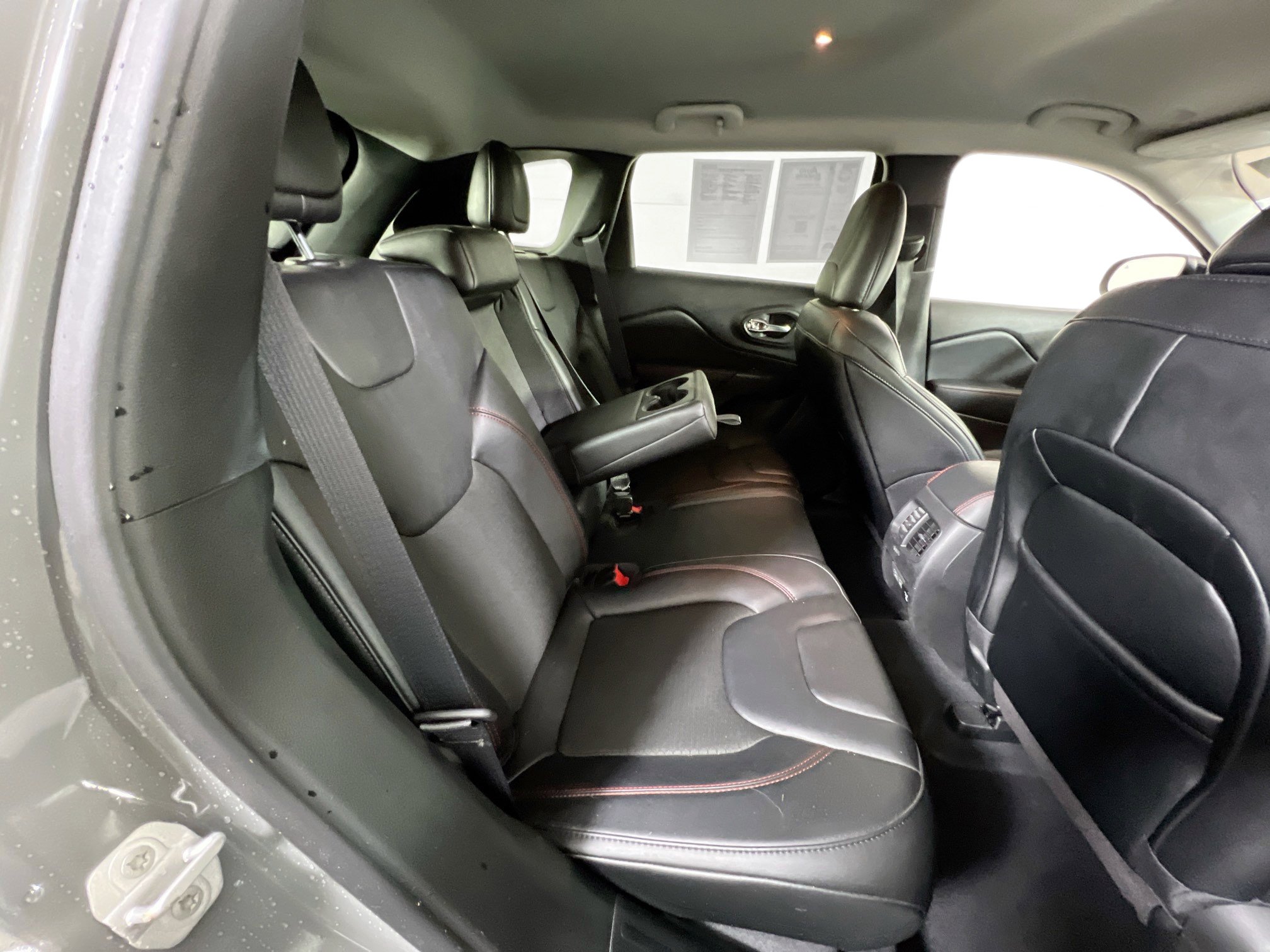 Used 2022 Jeep Cherokee Trailhawk image 25