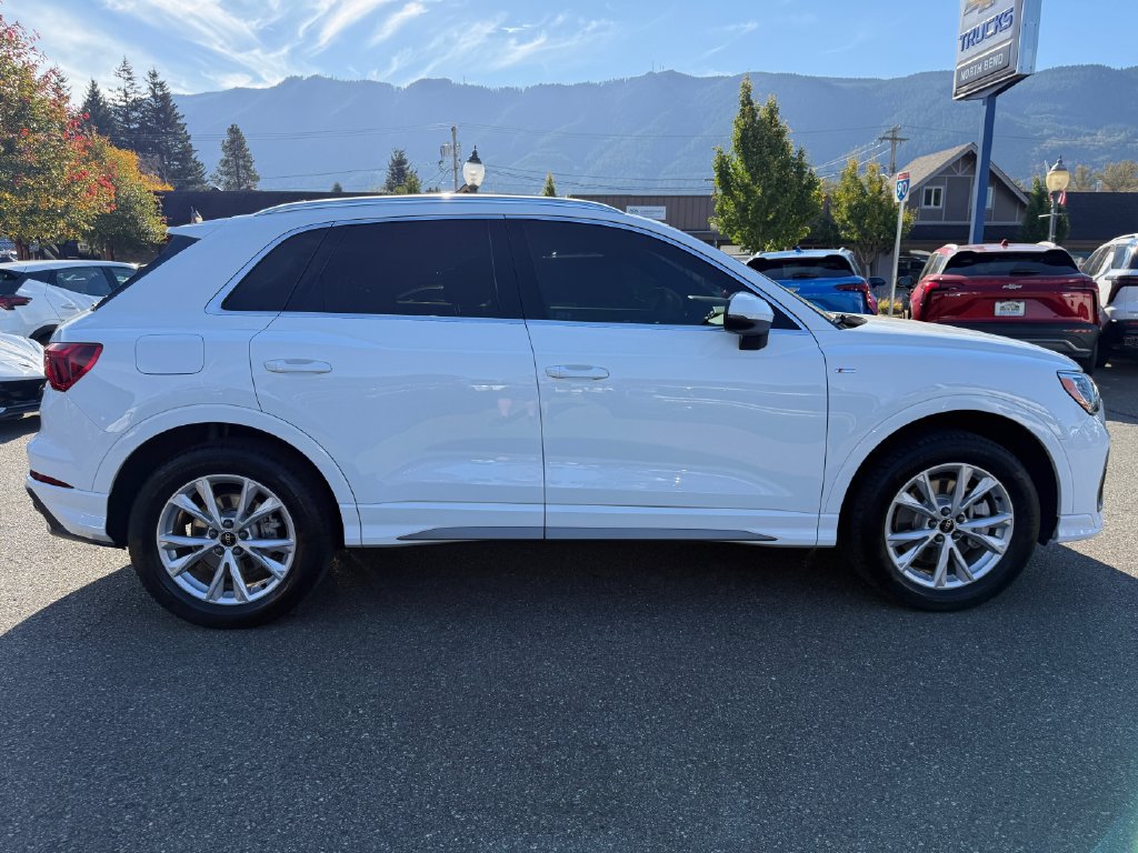 Used 2022 Audi Q3 2.0T Premium w/ Convenience Package AWD/4WD image 4