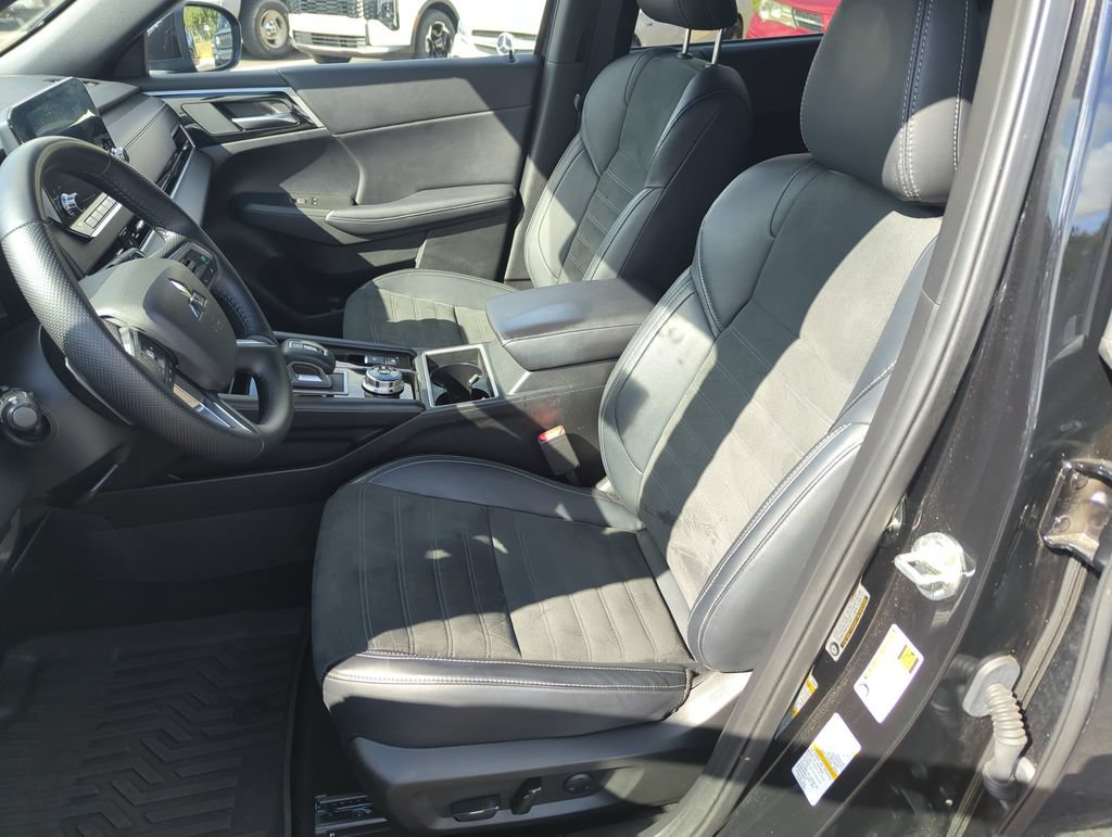 Used 2024 Mitsubishi Outlander SE Black Edition FWD image 12