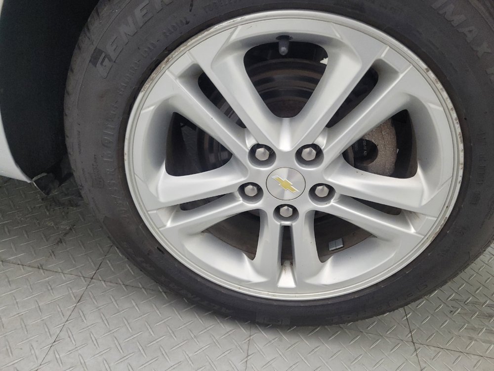 Used 2017 Chevrolet Cruze LT w/ Convenience Package FWD image 31