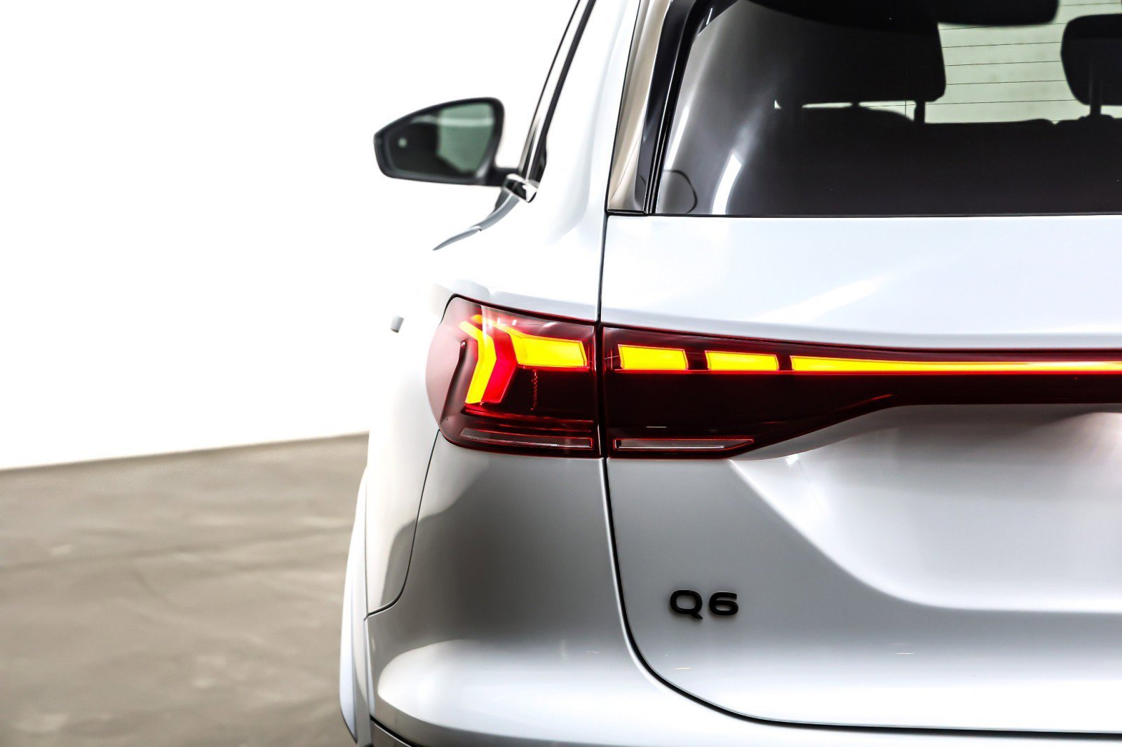 Used 2025 Audi Q6 e-tron Premium w/ Convenience Package image 16