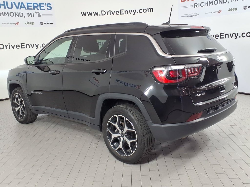 Used 2025 Jeep Compass Limited AWD/4WD image 6