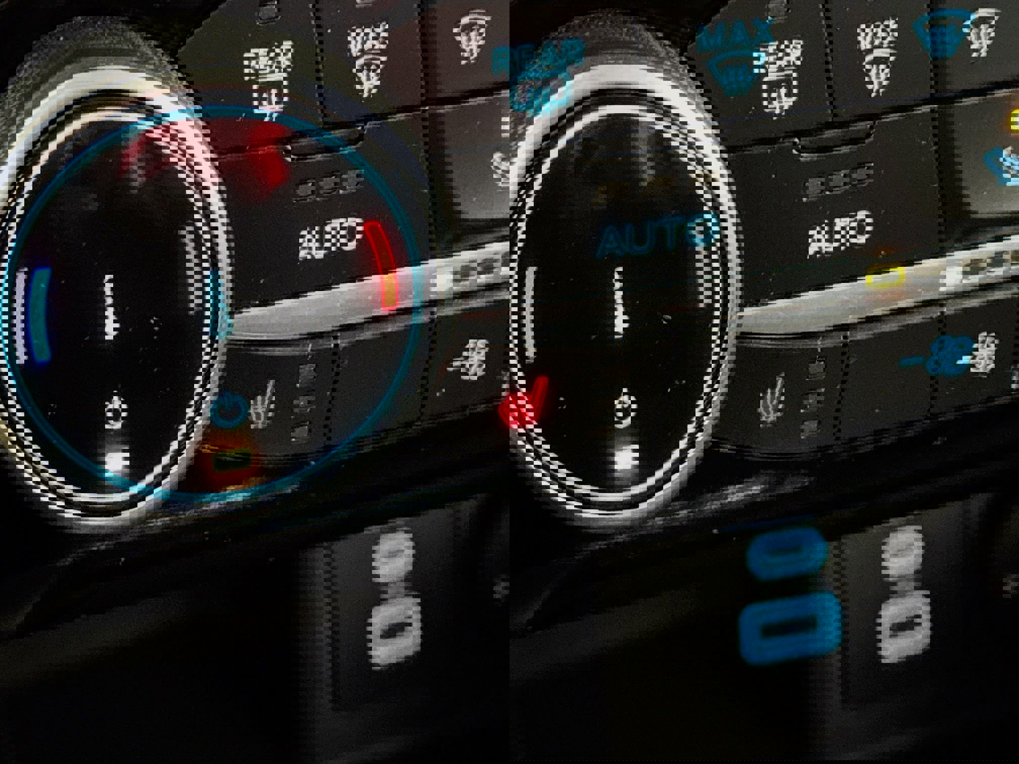 Used 2022 Ford Escape SEL w/ SEL Stealth AWD Package image 4