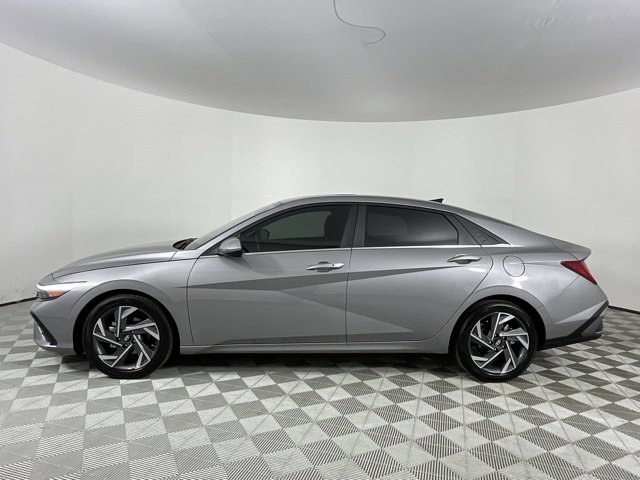 Used 2025 Hyundai Elantra SEL image 8