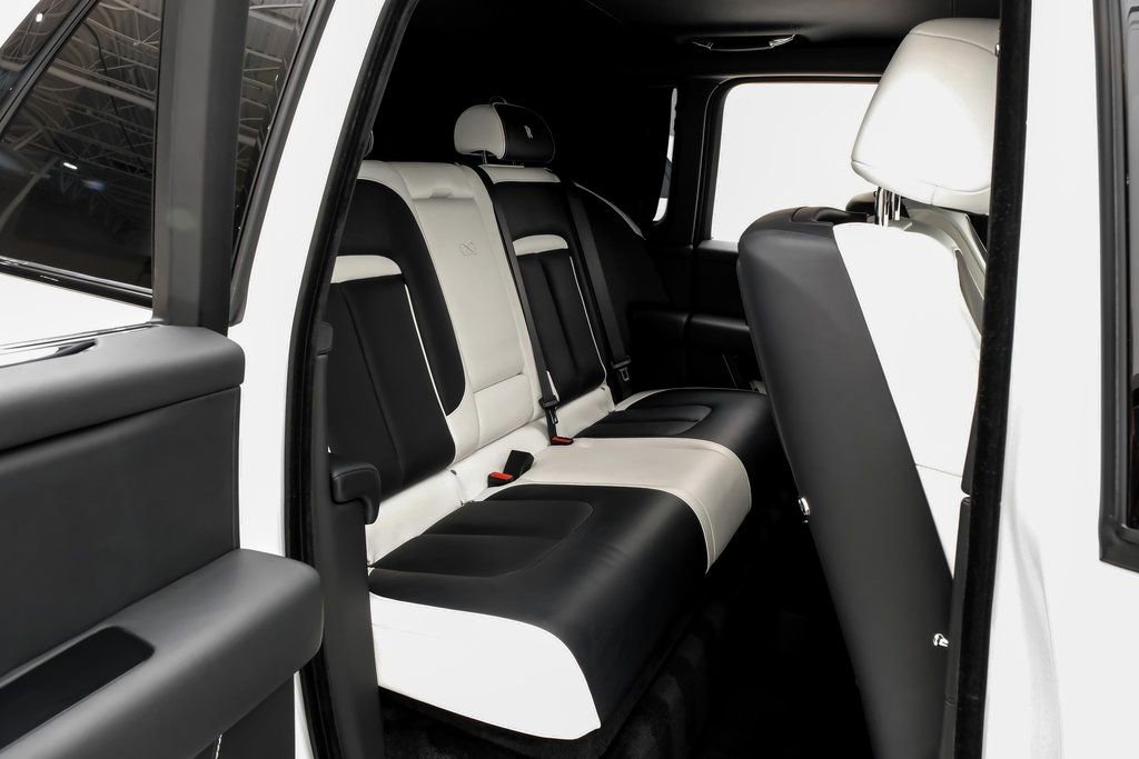 Used 2022 Rolls-Royce Cullinan Black Badge image 31
