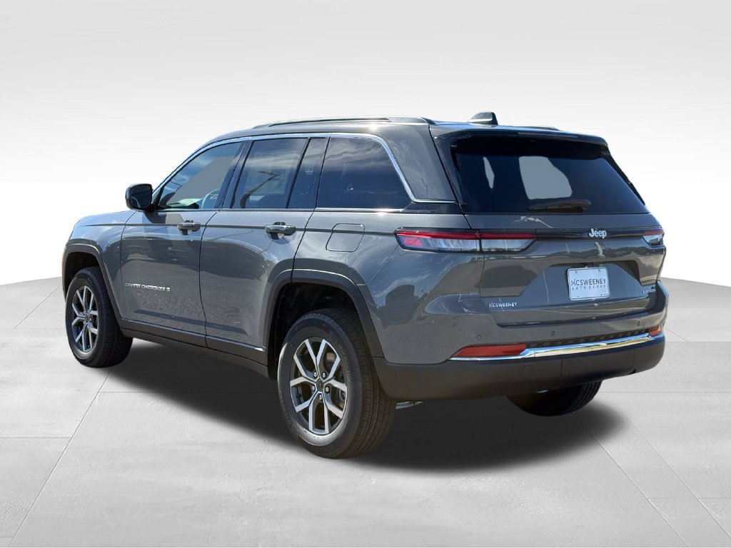 New 2027 Jeep Grand Cherokee Laredo RWD image 3