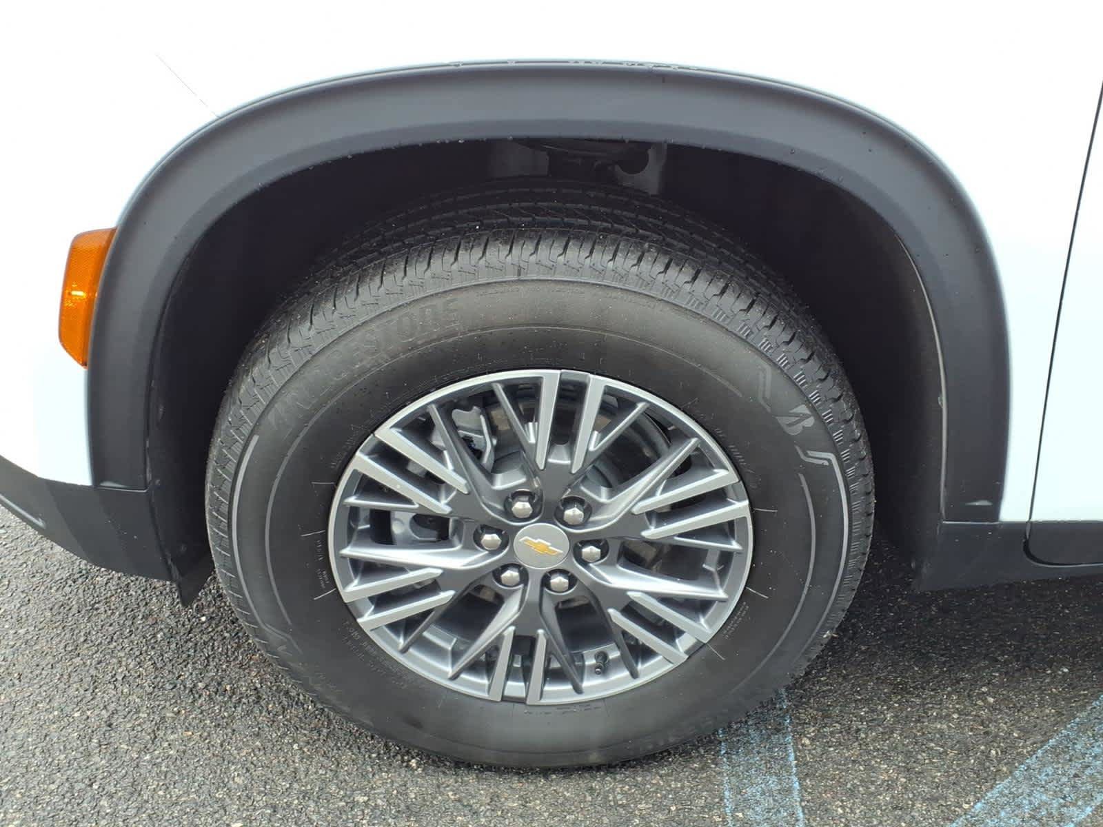 Used 2026 Chevrolet Traverse LT AWD/4WD image 8