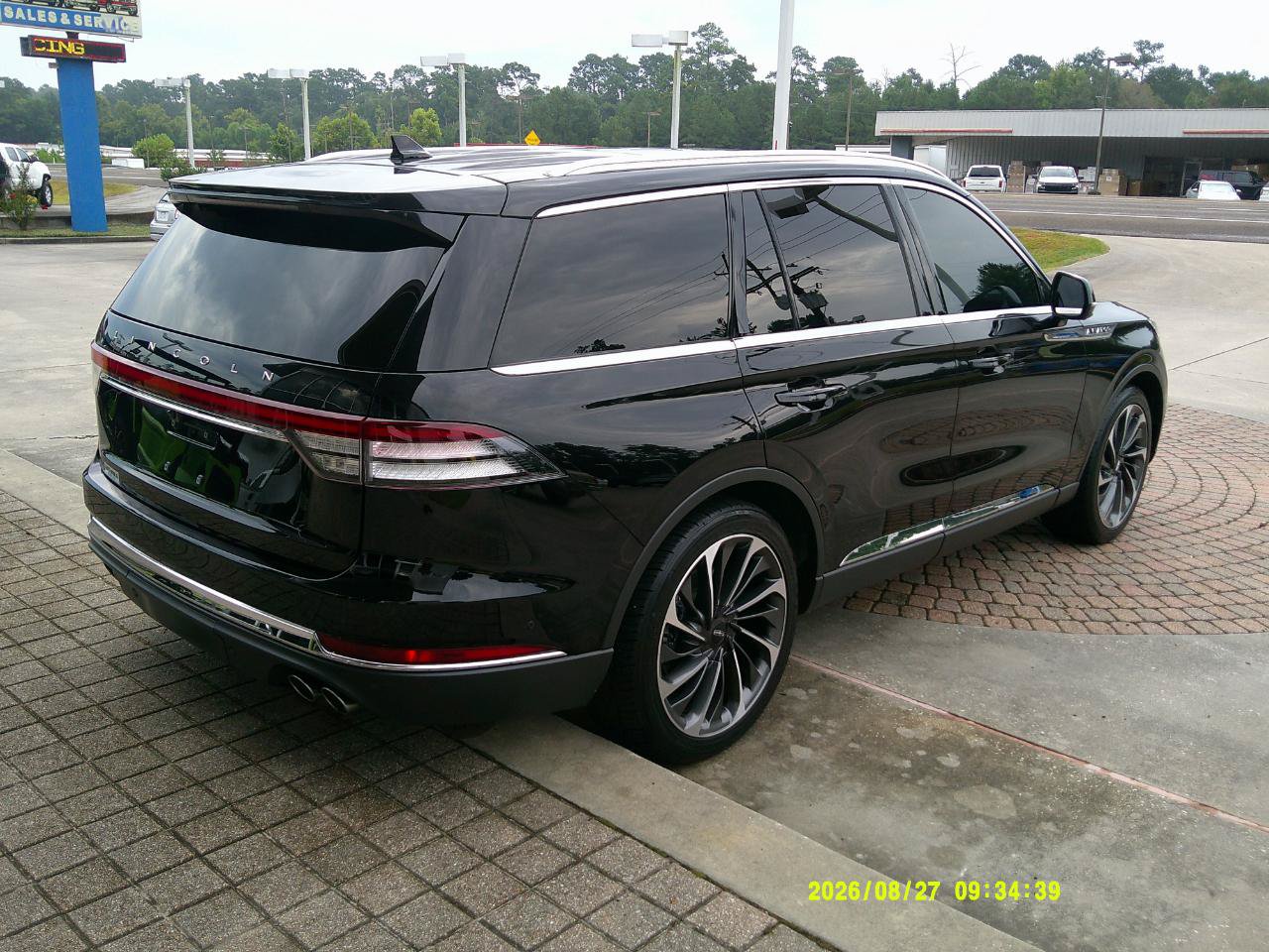 Used 2023 Lincoln Aviator Reserve w/ Equipment Group 201A RWD image 4