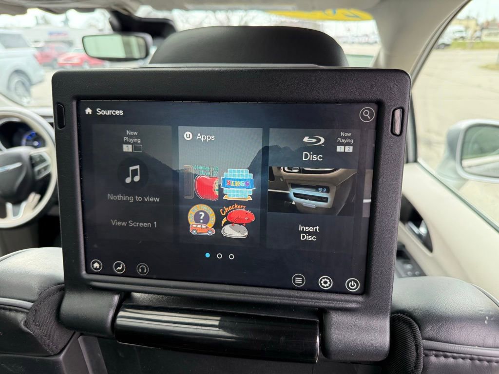 Used 2019 Chrysler Pacifica Limited w/ Advanced Safetytec Group FWD image 24
