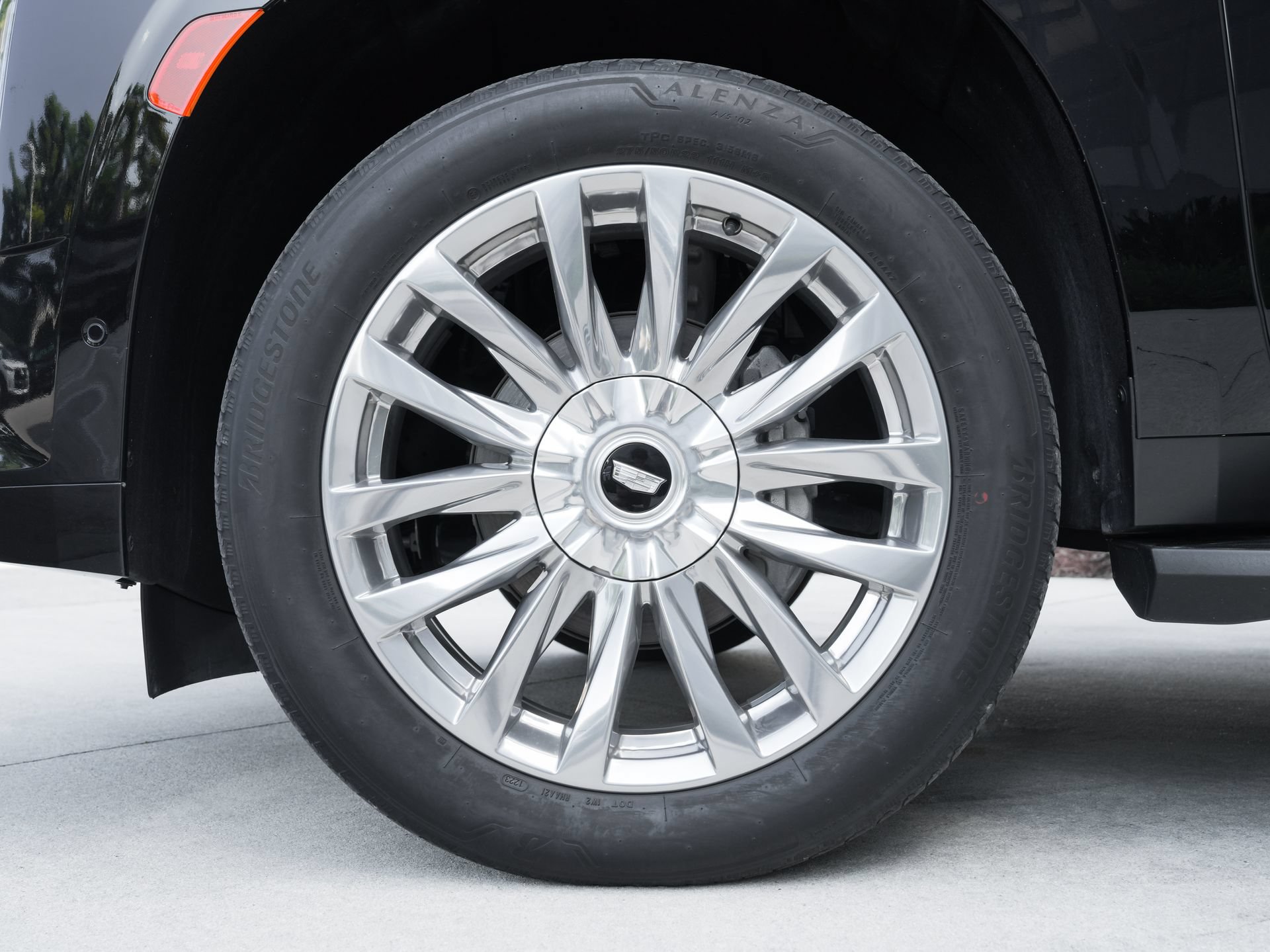 Used 2023 Cadillac Escalade ESV Premium Luxury RWD image 15
