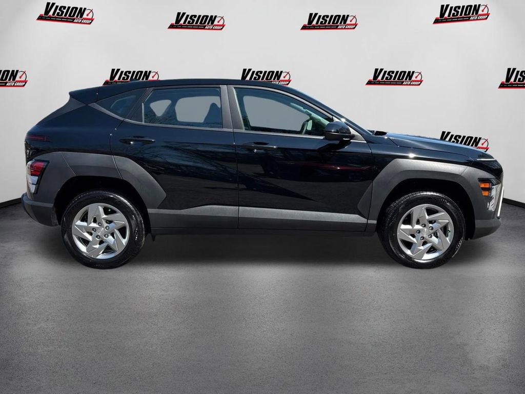 Certified 2025 Hyundai Kona SE image 4