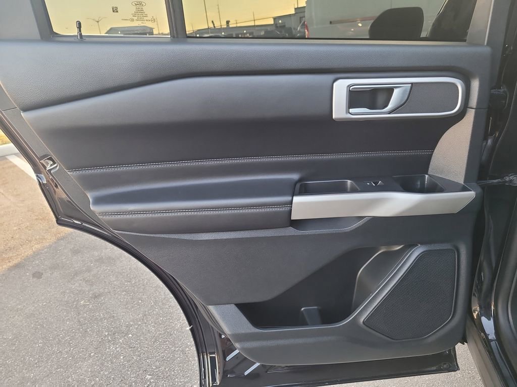 Used 2021 Ford Explorer XLT w/ Equipment Group 202A image 9