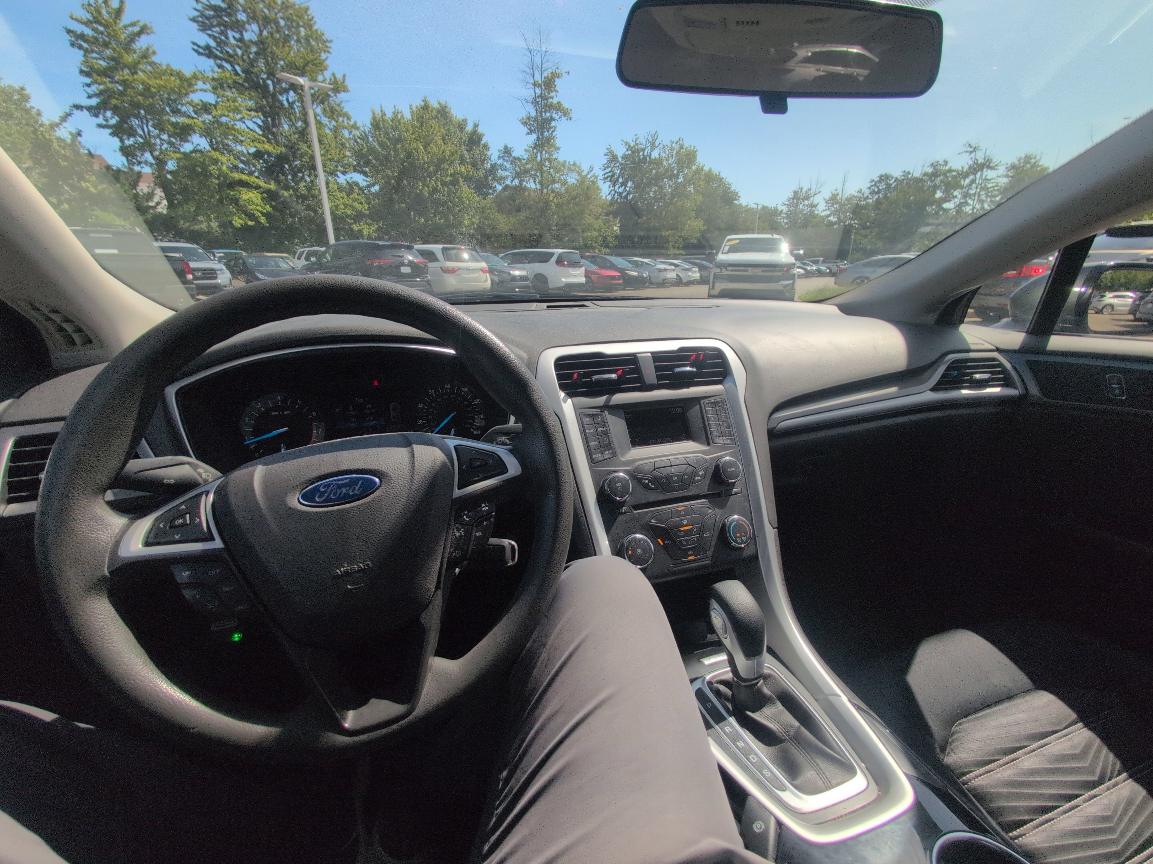 Used 2016 Ford Fusion SE FWD image 3