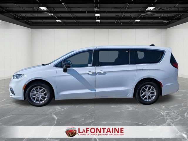 Used 2024 Chrysler Pacifica Touring-L image 2