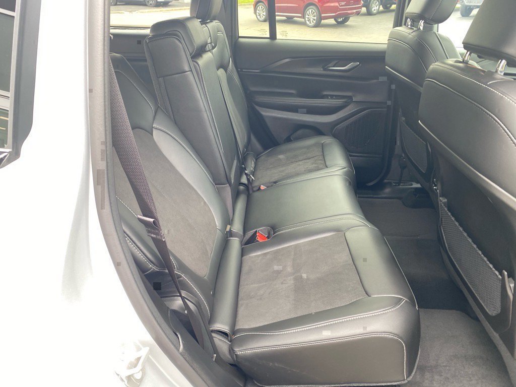 Used 2024 Jeep Grand Cherokee Altitude image 25