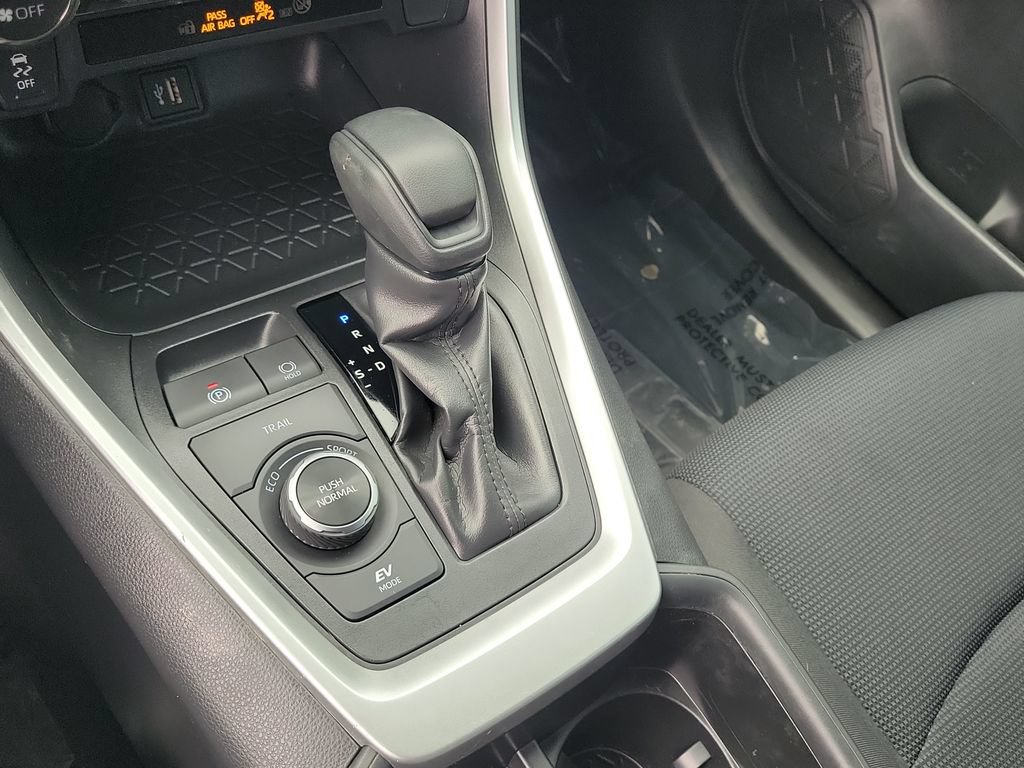 Certified 2024 Toyota RAV4 LE AWD/4WD image 18