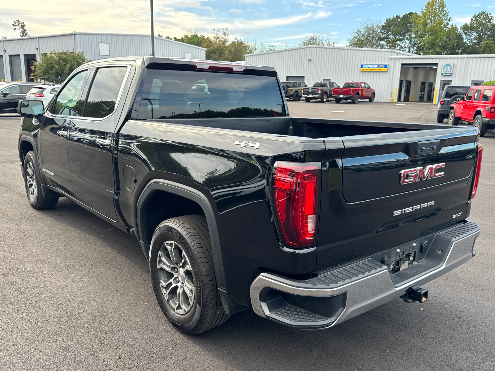 Used 2025 GMC Sierra 1500 SLT AWD/4WD image 7