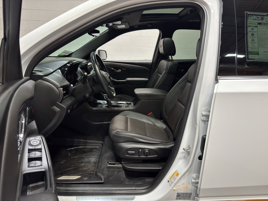 Used 2023 Chevrolet Traverse High Country image 15