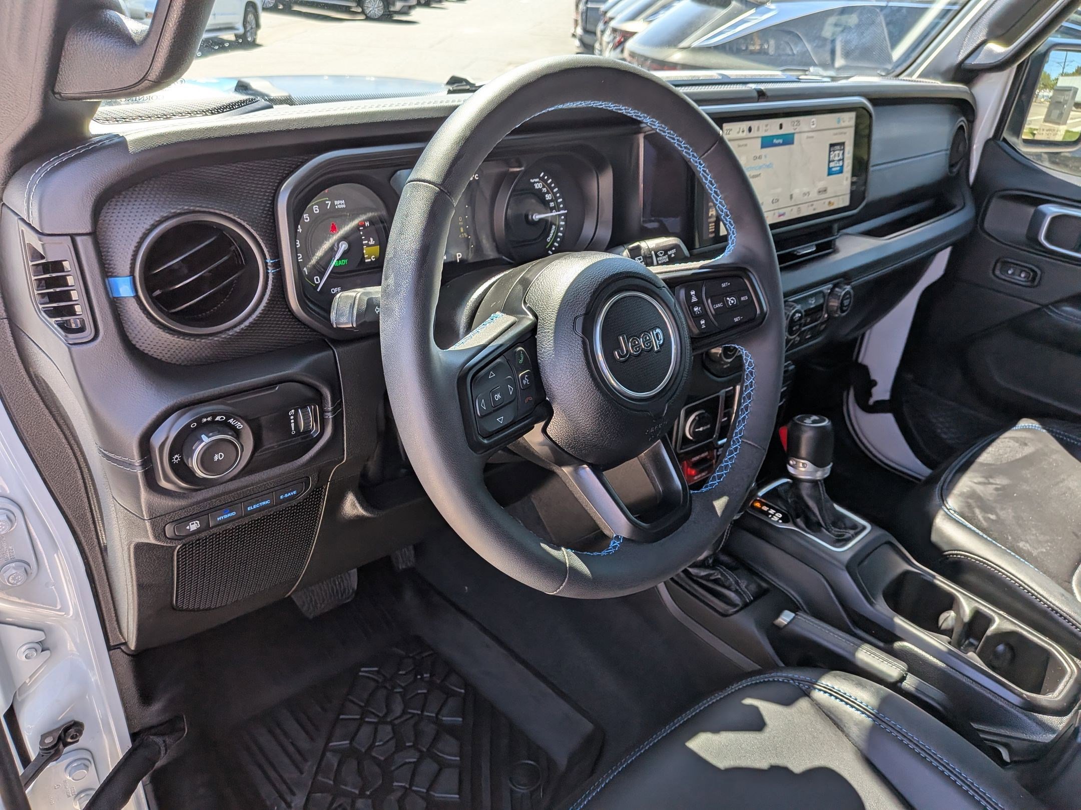Used 2024 Jeep Wrangler Unlimited Rubicon 4xe AWD/4WD image 15
