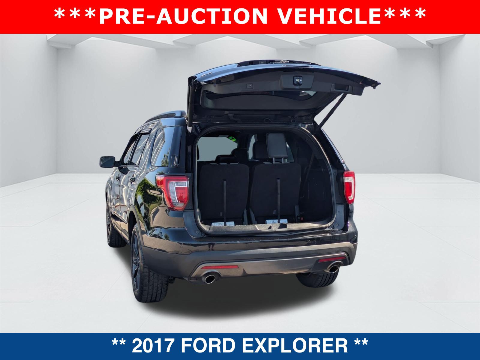 Used 2017 Ford Explorer XLT w/ Equipment Group 202A FWD image 14