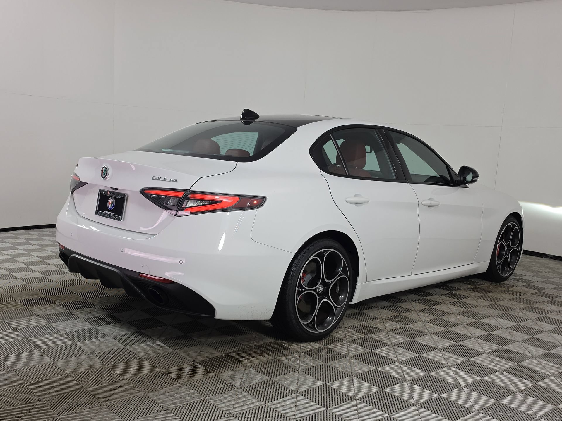Used 2025 Alfa Romeo Giulia w/ Veloce Package Rwd image 7