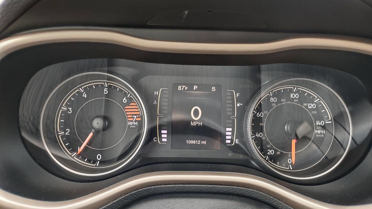 Used 2017 Jeep Cherokee Sport image 17