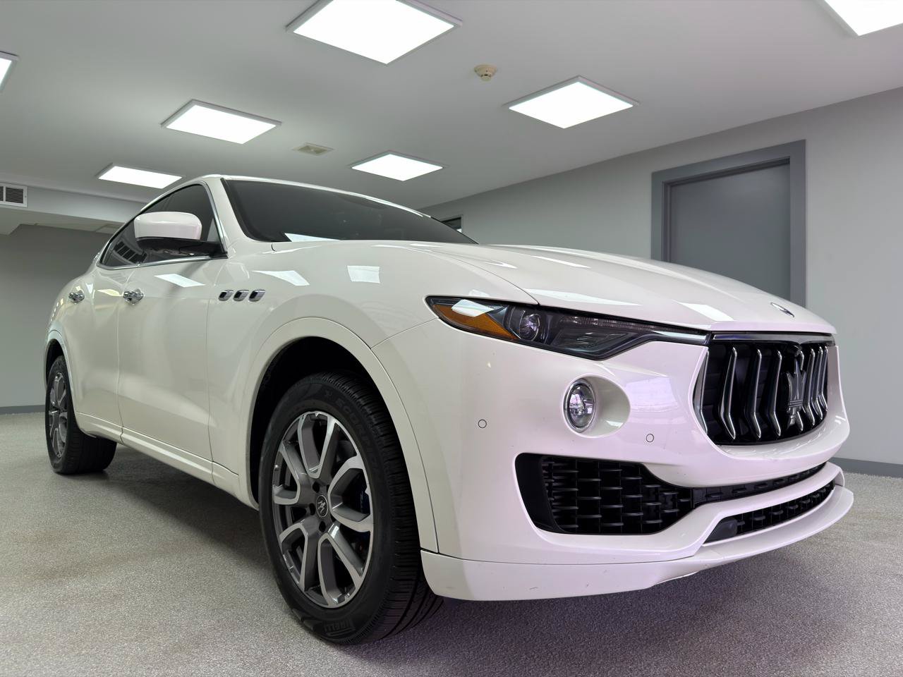Used 2020 Maserati Levante AWD/4WD image 4